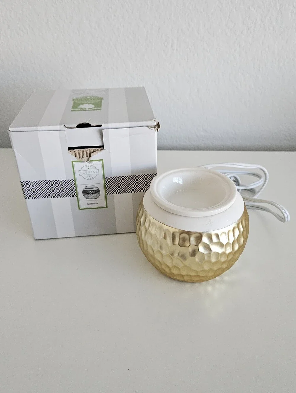 NEW Scentsy Goldsmith Element Wax Warmer Round Metallic Hammered Retro